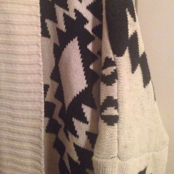 Oversized Aztec sweater - Picture 2 of 2