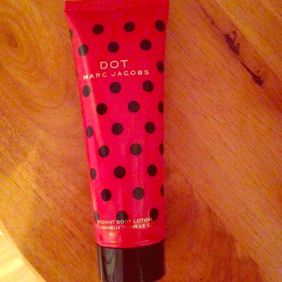 Dot-Marc Jacobs Radiant Body Lotion😍