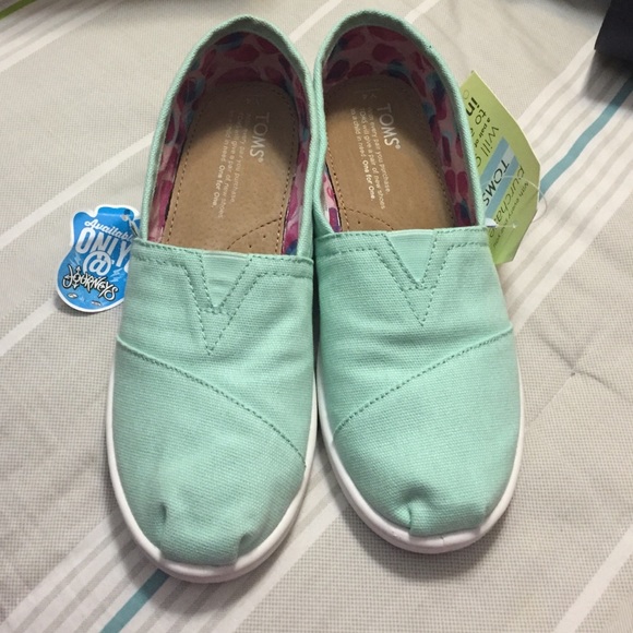 Mint green toms