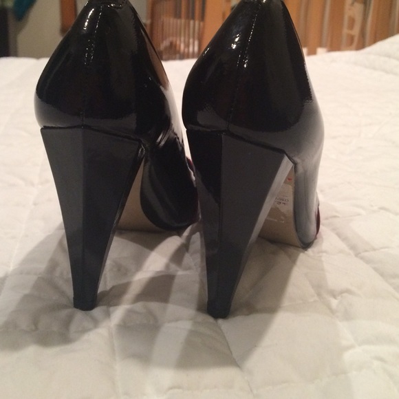 Shoes - Picture 3 of 4