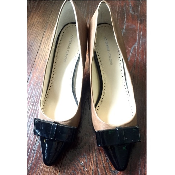 👠Classy Adrienne Vittadini nude and black pumps👠