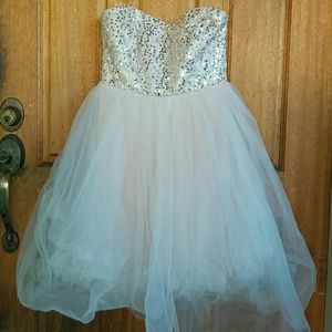 Beautiful  WINDSOR dress