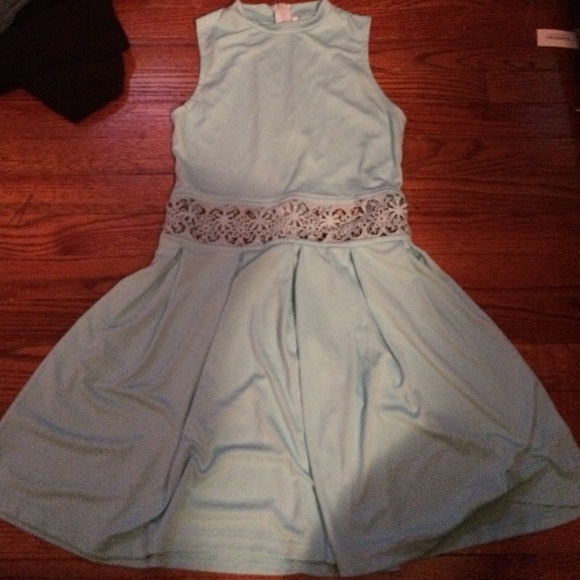 [Mint green cut out turtle neck dress]