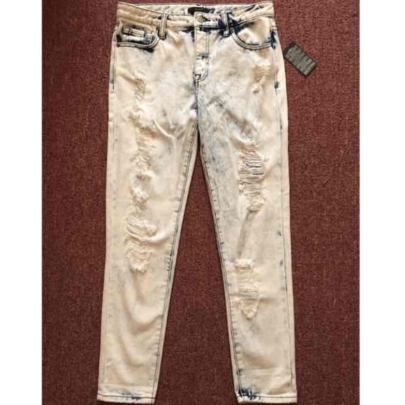 Distressed Boyfriend Jeans