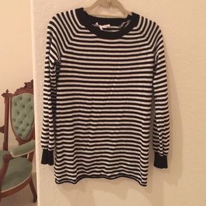 BCBG sweater/long sleeve black and white top