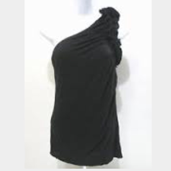 ONE SHOULDER BLACK TOP