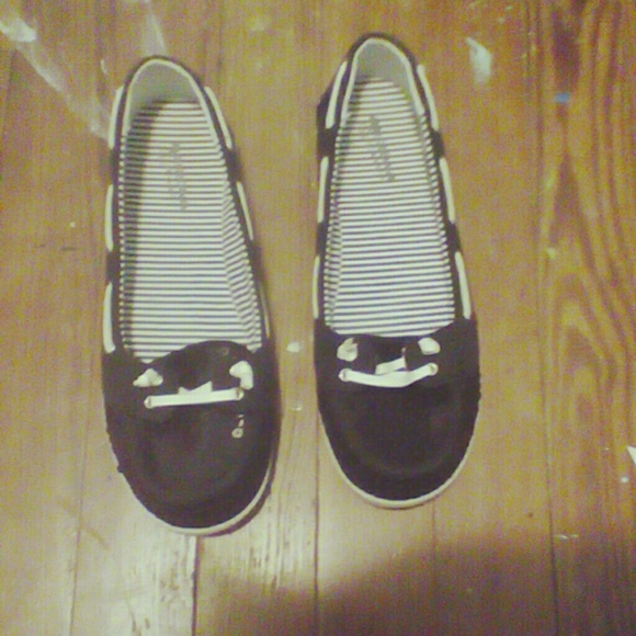 Shoes - Picture 2 of 2