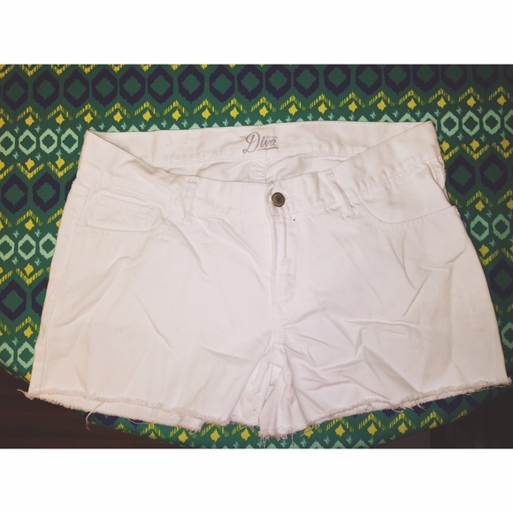WHITE DEMIN SHORTS