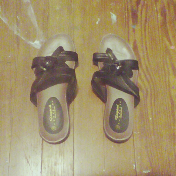 Sandals - Picture 2 of 3