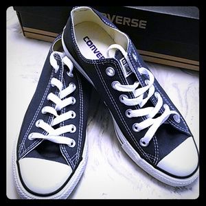 Navy blue converse