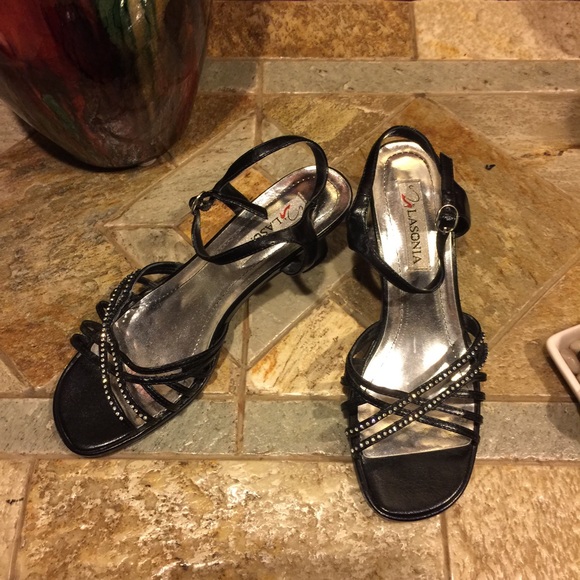 Dressy Comfortable KittyKat Heel - Picture 2 of 3