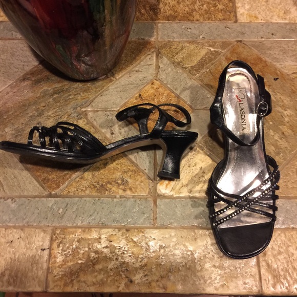 Dressy Comfortable KittyKat Heel - Picture 3 of 3