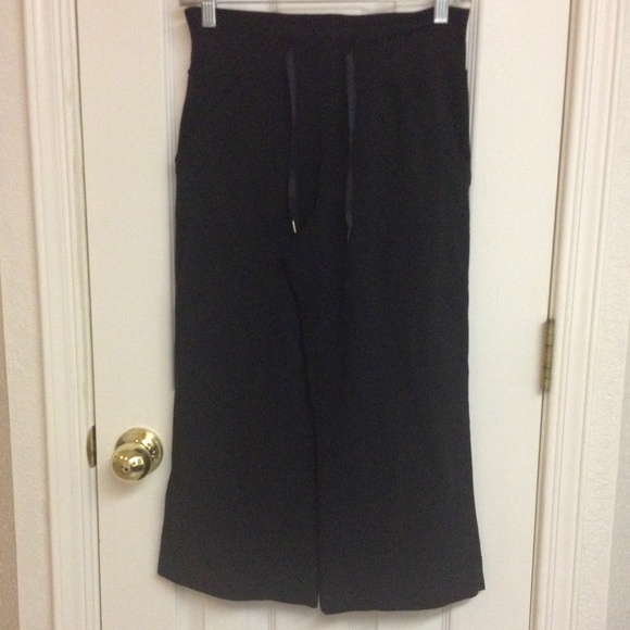 Lululemon size 2 yoga crops