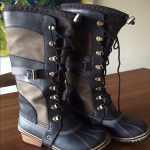 Sorel Conquest Carly Boots - Worn 2x! Size 9