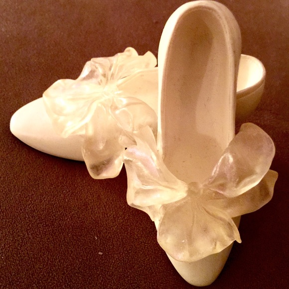 Just the right Shoe - tying the knot 4"