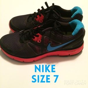 Nikes Size 7