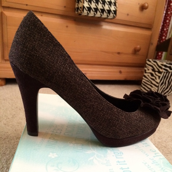 Shoes - Picture 3 of 3
