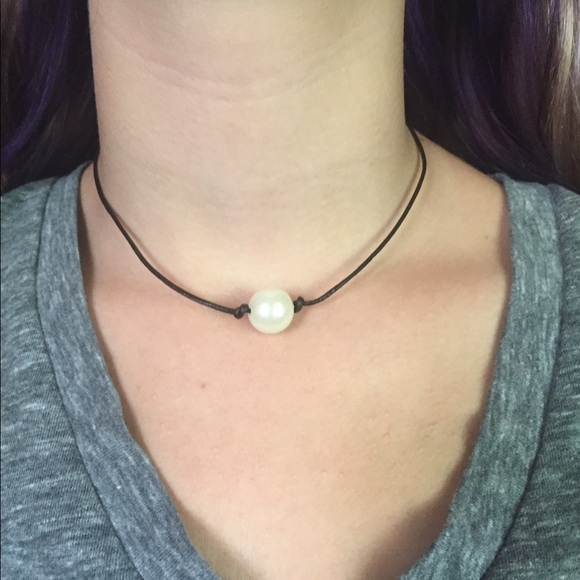 Leather pearl necklaces