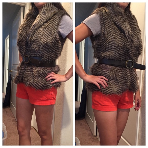 Topshop Faux fur vest - Picture 2 of 4