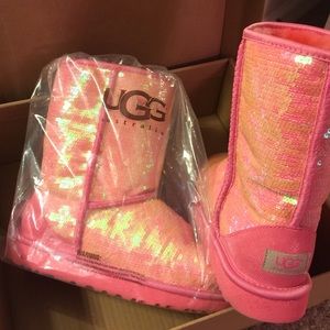 🚫ON HOLD🚫Pink UGG boots with a sparkling touch✨