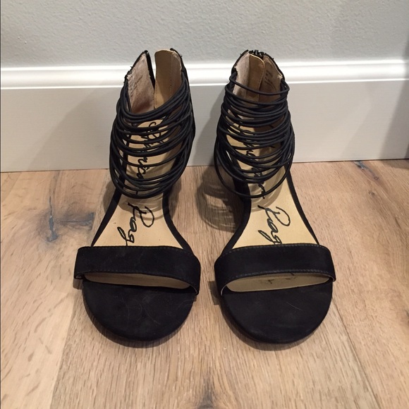Black wedges