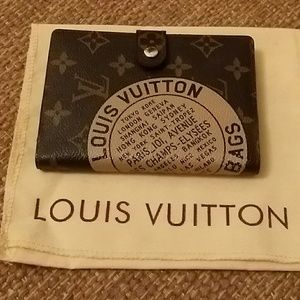Louis Vuitton "Passport" Small Ring Agenda Cover