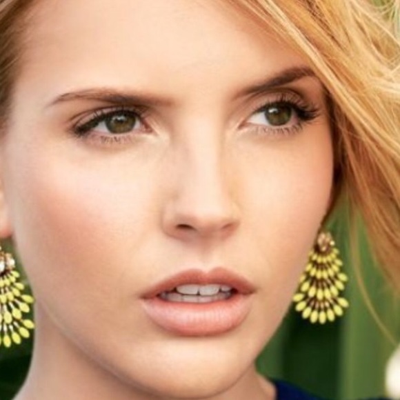 Norah Chandelier earrings. Necklace included. - Picture 2 of 4