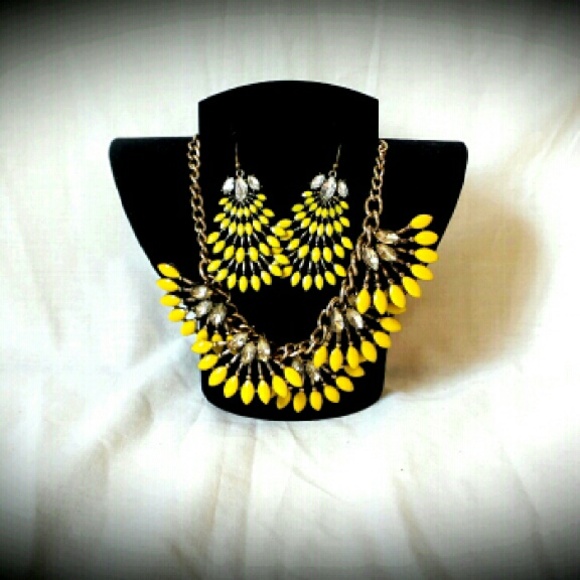 Norah Chandelier earrings. Necklace included. - Picture 1 of 4