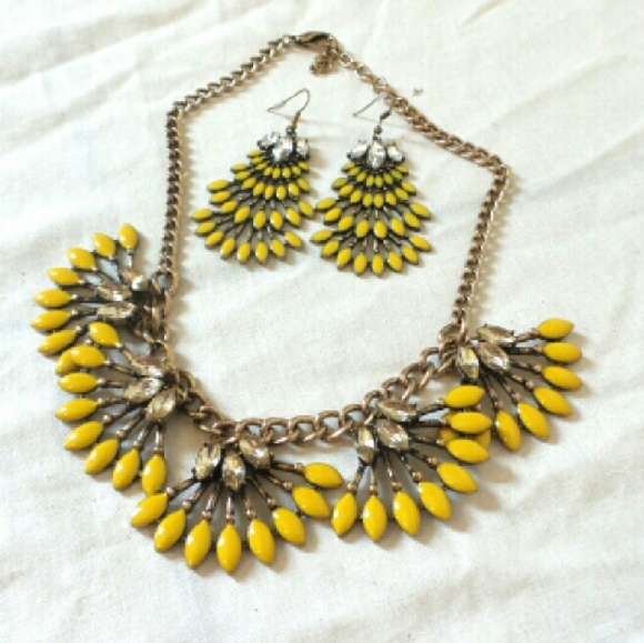 Norah Chandelier earrings. Necklace included. - Picture 3 of 4