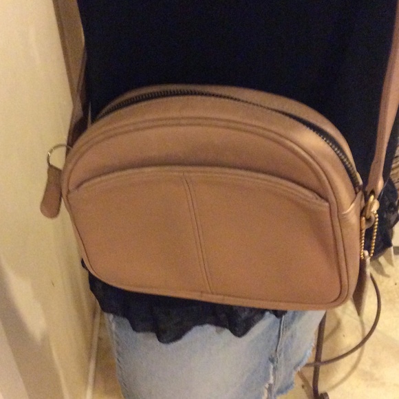 Tan leather COACH  cross over hand bag - awesome - Picture 2 of 2