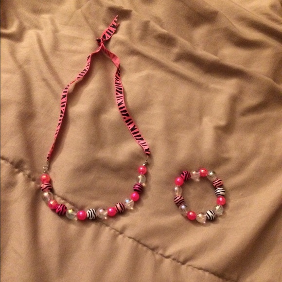 Zebra print necklace and bracelet🌸