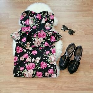❌sold ❌Floral strapless peplum dress