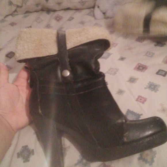 Cute boots! - Picture 3 of 4