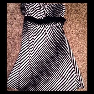 Strapless dress with belt