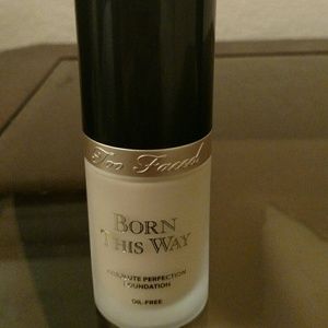✴sold✴ Too Faced Born this Way Foundation