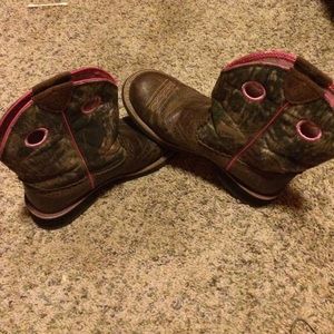 Ariat size 8B boots!
