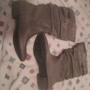 Beautiful gray boots.