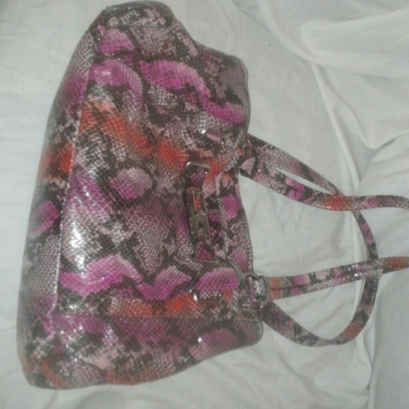 A nice beautiful purse.