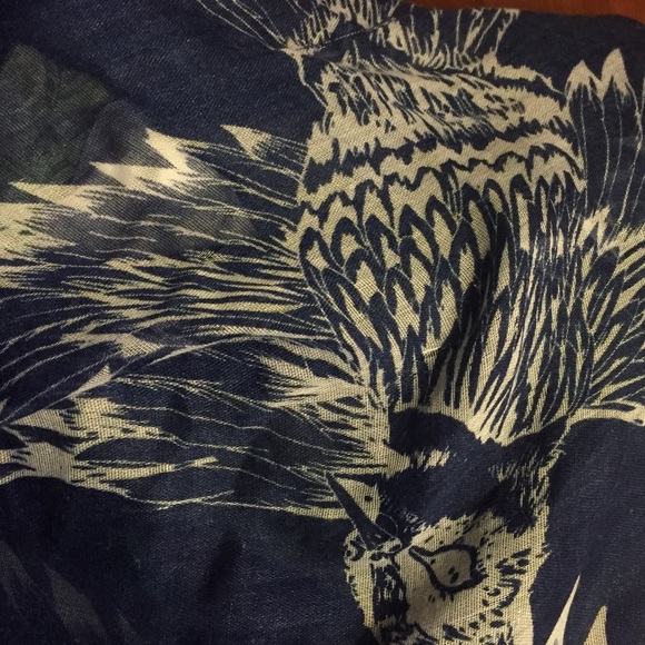 FLYING BIRDS SCARF! VERY UNIQUE - Picture 3 of 3