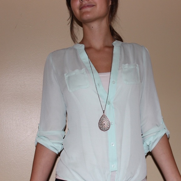 Button up - Picture 2 of 4