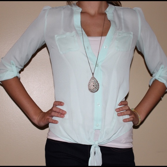 Button up - Picture 4 of 4