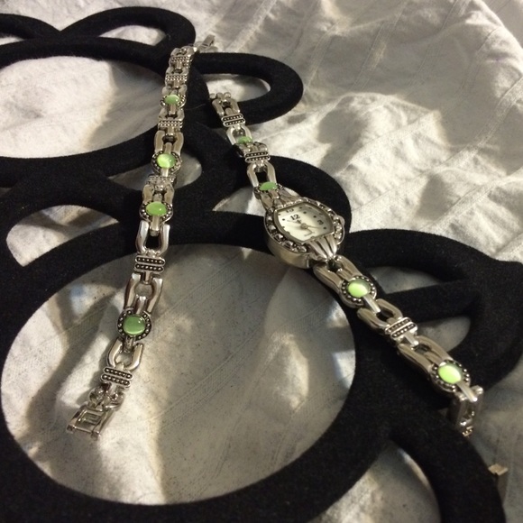Accutime Quartz Watch & Bracelet Set