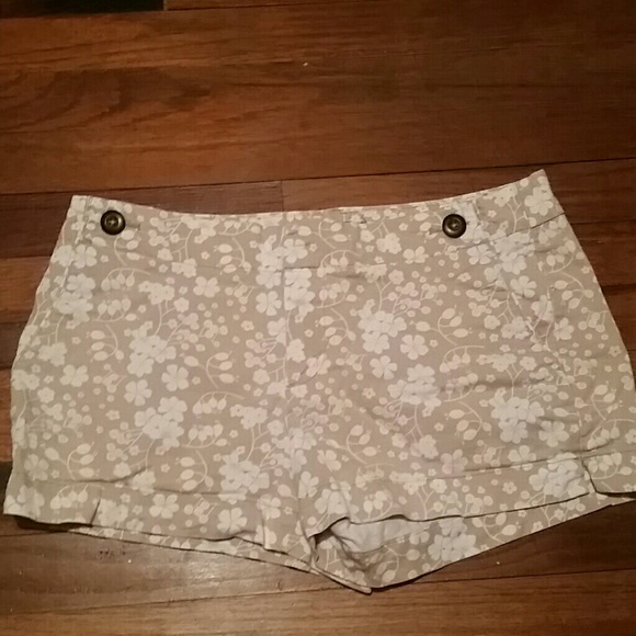 Shorts - Picture 2 of 4