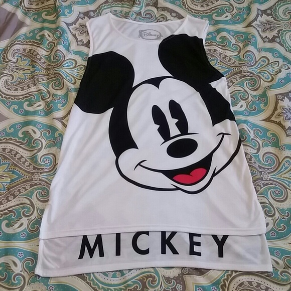 Cute Mickey Mouse Top (NWOT)