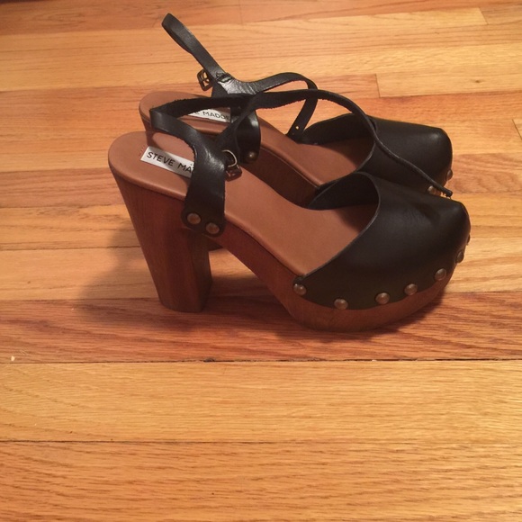 STEVE MADDEN WOODEN CLOSED TOE HEELS - WORN ONCE