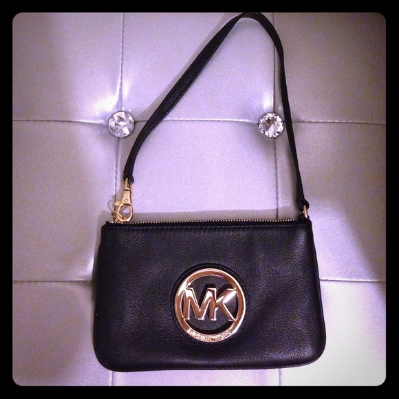 Michael kors wristlet