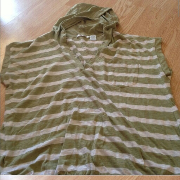 Olive green shirt with hood - Picture 1 of 1