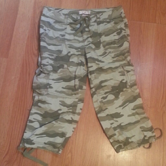 Camo cargo capris