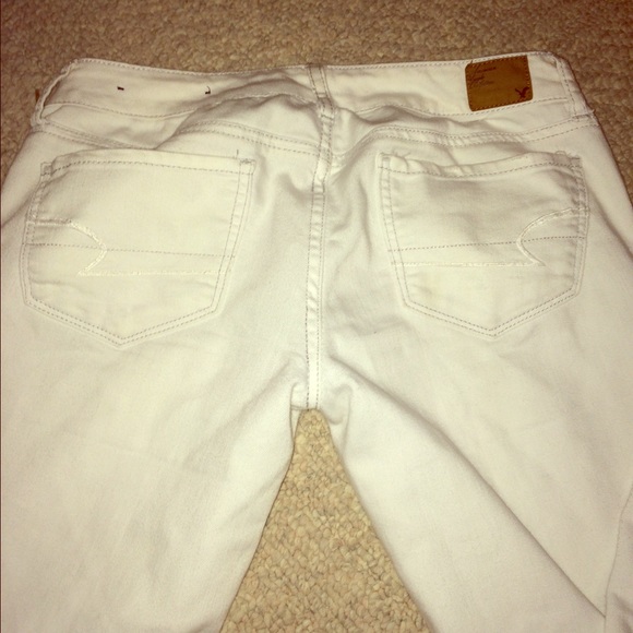 White Low rise American eagle skinny jeans