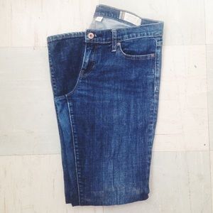 s t r a i g h t  l e g  j e a n s